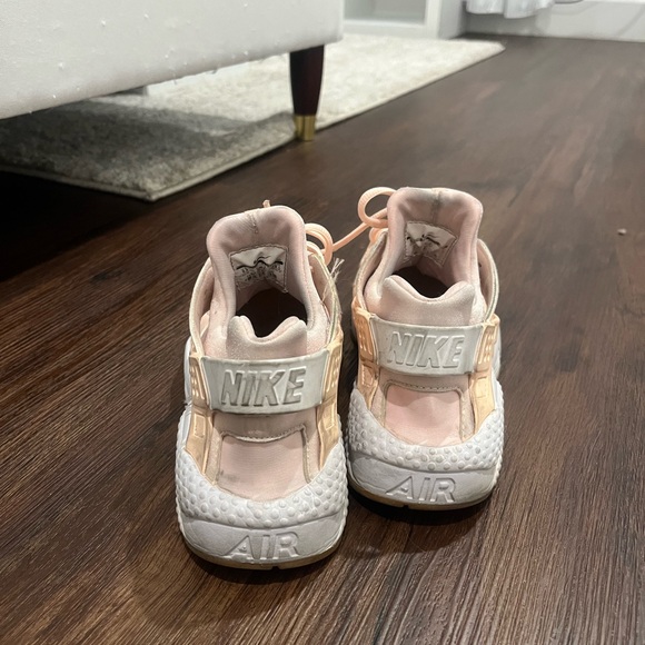 Nike women’s hurache size 8.5 pink - Picture 4 of 4
